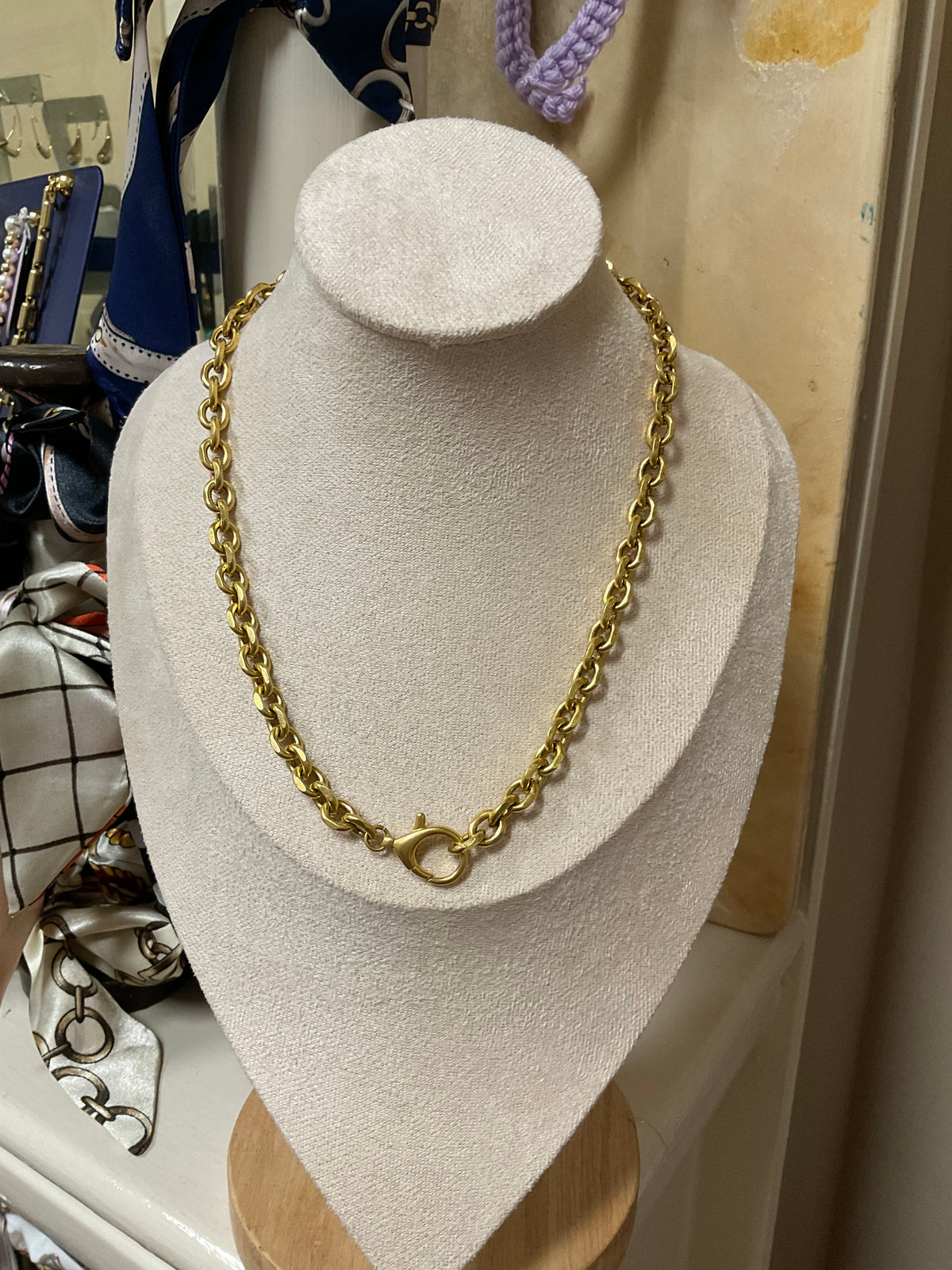 The Luminous Bolt Chain