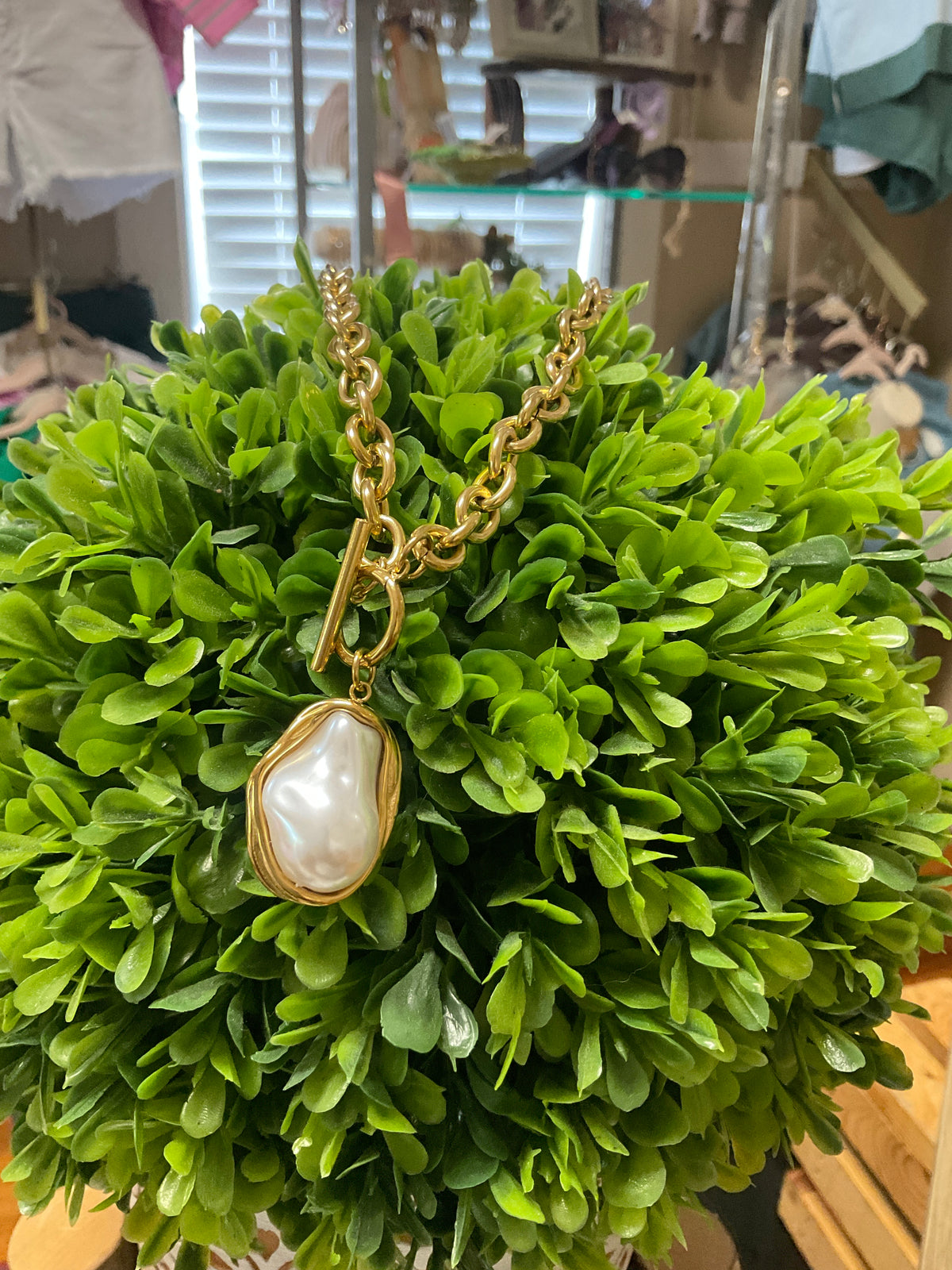 Oyster Pearl Drop Necklace