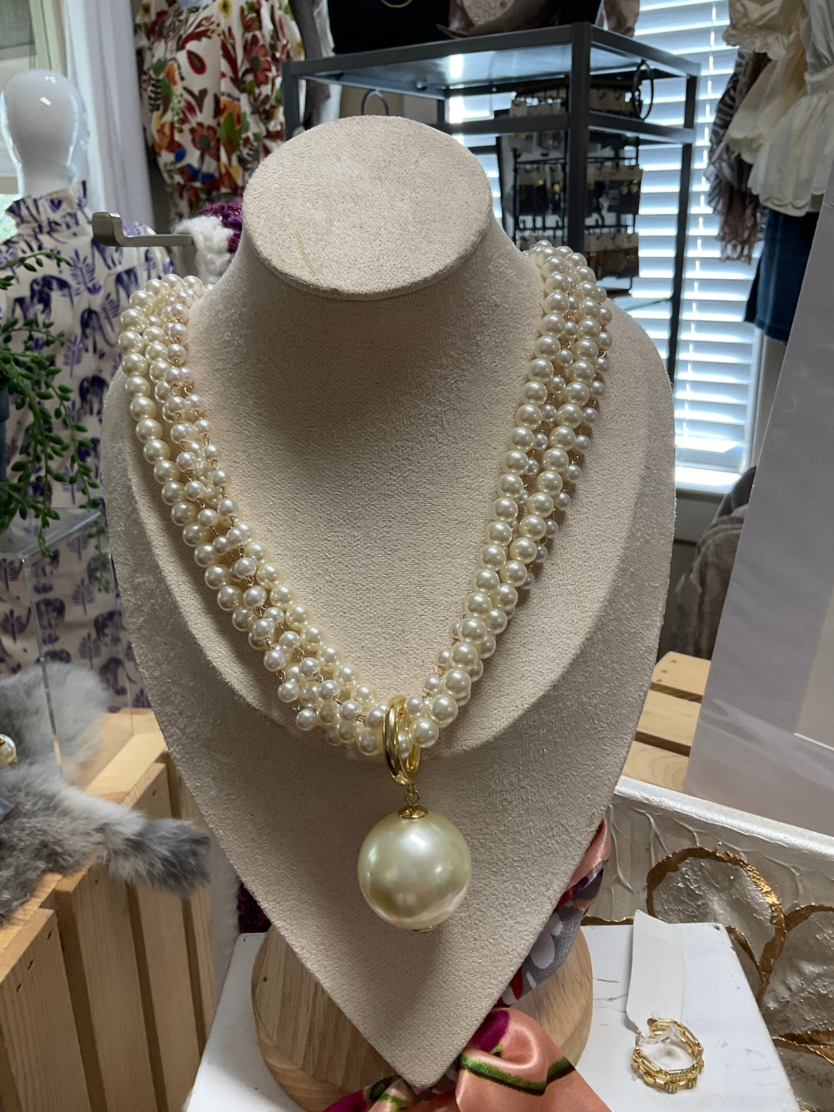 Multistrand Pearl Pendant Short Necklace